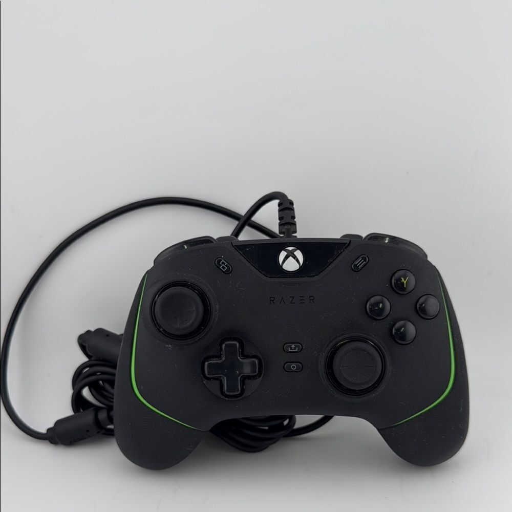 Razer Wolverine V2 RZ06-0356 Wired Gaming Controller for Xbox, Xbox One, PC